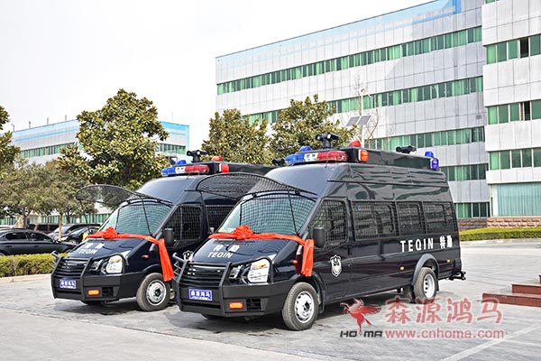 河南漯河防暴運兵車發(fā)車(圖1)