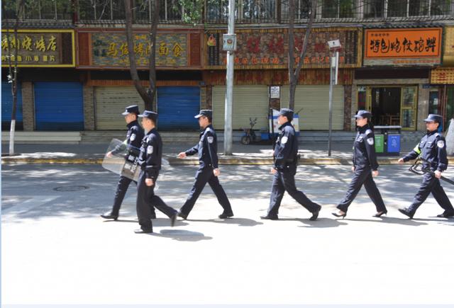 城中區(qū)召開綜合執(zhí)法服務(wù)站暨24小時平安在線 新聞發(fā)布會(圖6)