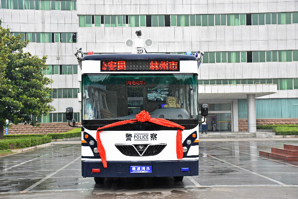 林州市采購8米移動(dòng)警務(wù)方艙發(fā)車(圖1)