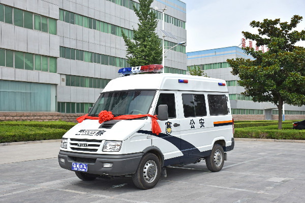 忠誠鐵衛(wèi) 守護平安——吉林省吉林市采購的警用囚車發(fā)車(圖2)