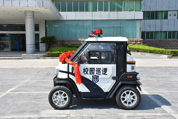 守護(hù)校園安全  湖南大學(xué)采購(gòu)的小精靈電動(dòng)巡邏車發(fā)車(圖3)