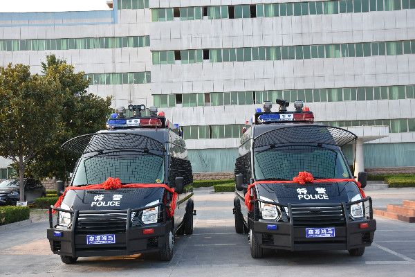 南陽市桐柏縣通過公安部警采中心采購(gòu)的防暴運(yùn)兵車發(fā)車(圖1)