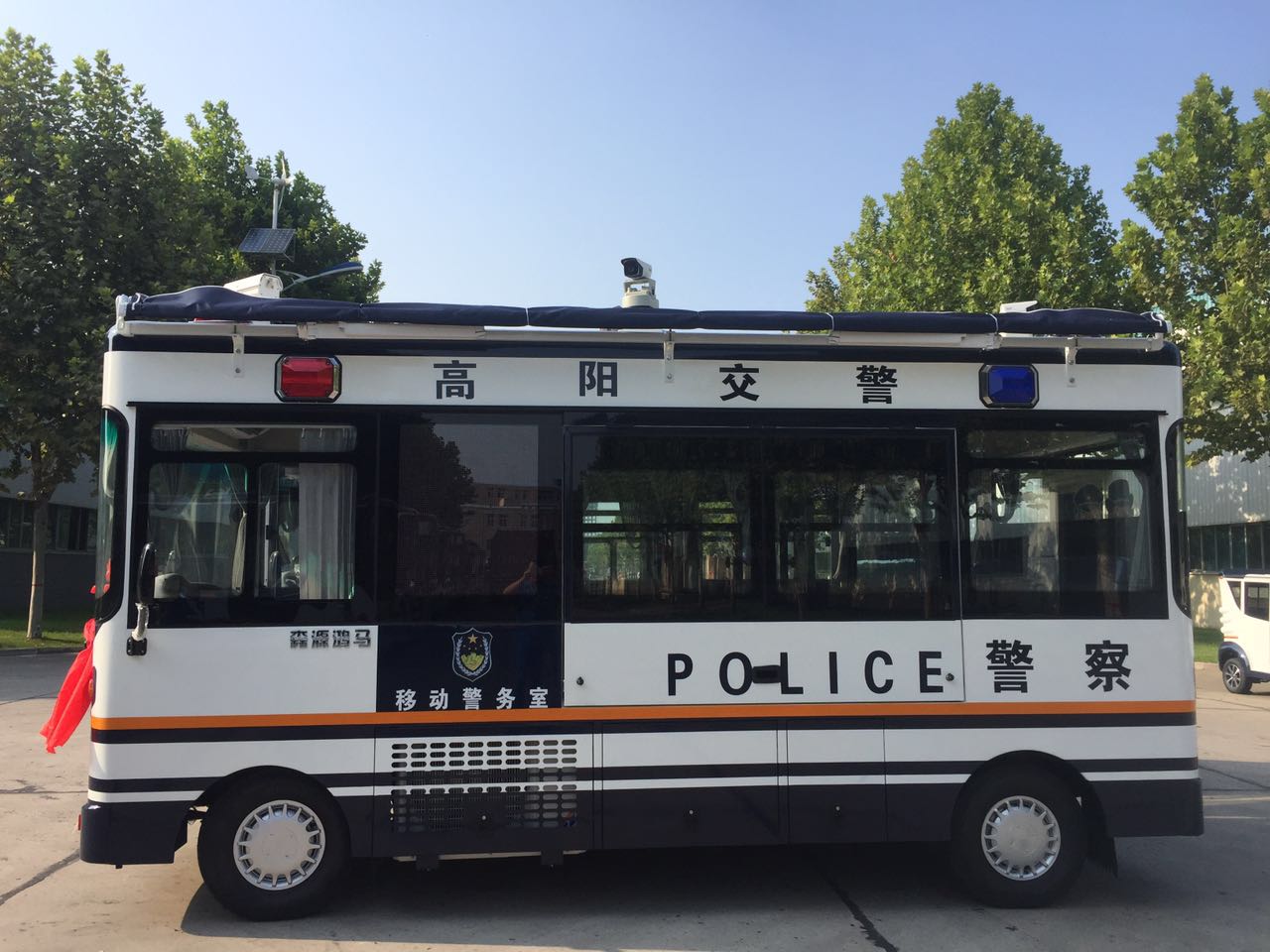 河北高陽縣采購的移動警務(wù)室發(fā)車(圖3)