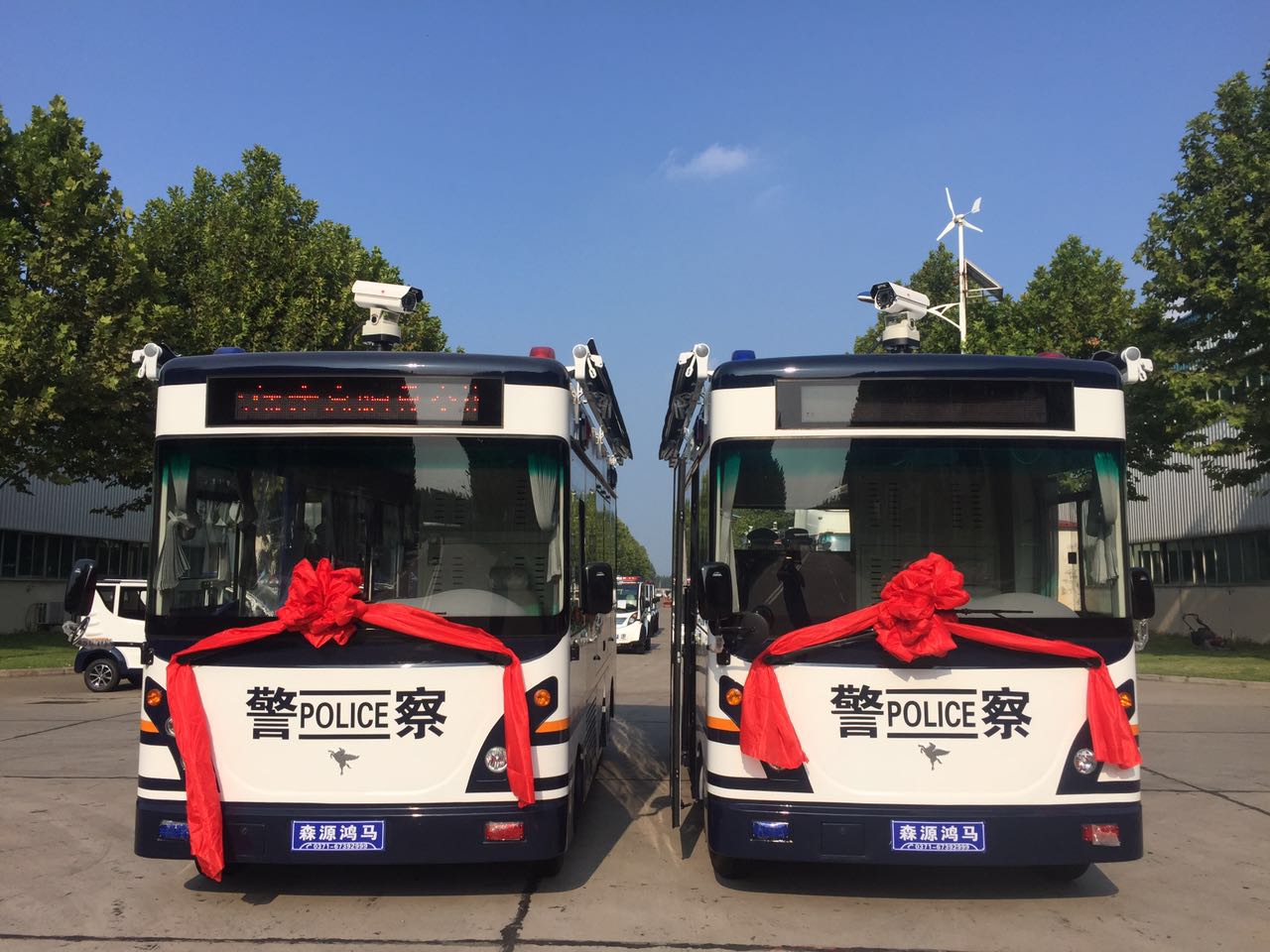 河北高陽縣采購的移動警務(wù)室發(fā)車(圖1)