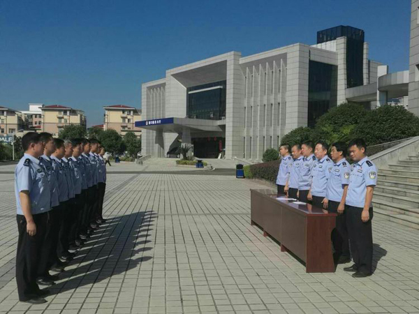 江西蓮花縣公安局：舉行警用電動巡邏車發(fā)放儀式(圖2)