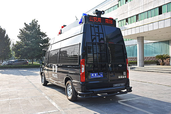 河南南陽市防暴運(yùn)兵車發(fā)車(圖5)