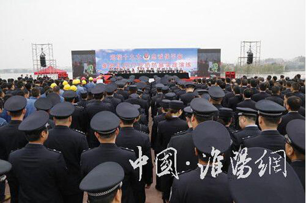 周口淮陽縣反恐防暴實(shí)戰(zhàn)演練活動(dòng)舉行(圖1)