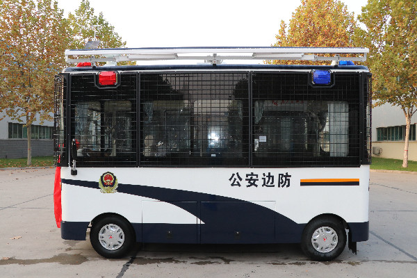 廣東邊防移動(dòng)警務(wù)室發(fā)車    為轄區(qū)管防添利器(圖3)