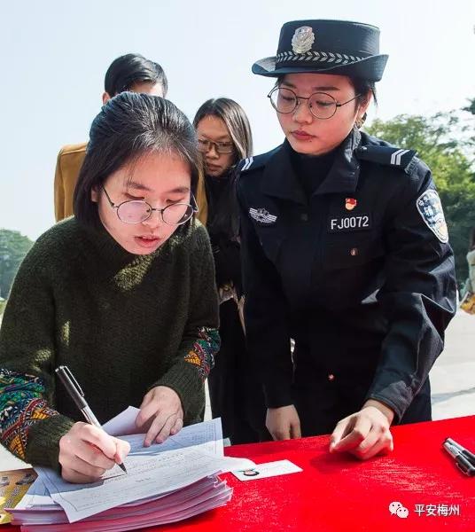 戶政、出入境、車駕管一站搞定！移動警車開進(jìn)嘉應(yīng)學(xué)院(圖7)