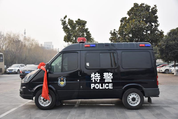 鄭州鐵路公安采購(gòu)警用囚車(圖3)