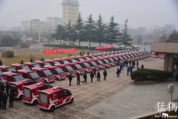 猛犸新聞“鄭州消防配置50臺(tái)消防巡邏車 可助巡防隊(duì)員撲救初期火災(zāi)”(圖1)