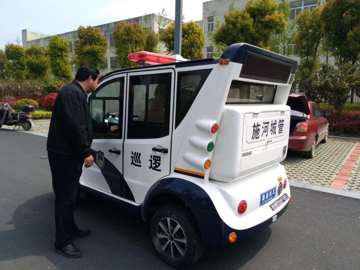 江蘇淮安市電動(dòng)巡邏車上崗執(zhí)勤(圖2)