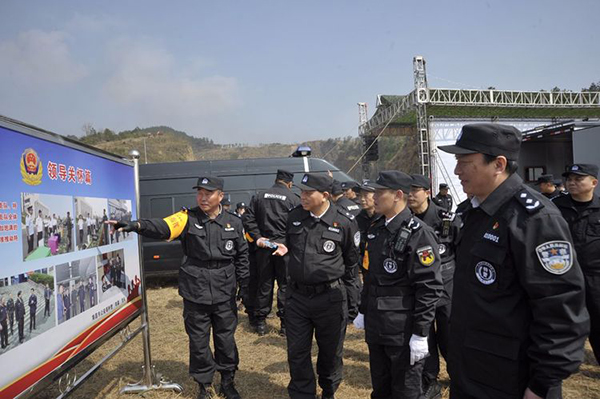 南昌特警舉行實兵實戰(zhàn)匯報演練(圖5)