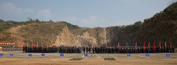 南昌特警舉行實兵實戰(zhàn)匯報演練(圖7)