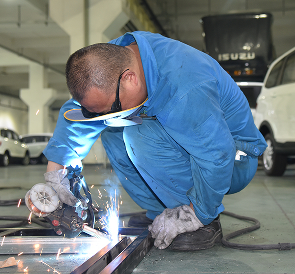 鈑金工匠???匠心筑夢(mèng)——記鴻馬鈑金車間員工陰建偉的工匠精神(圖2)