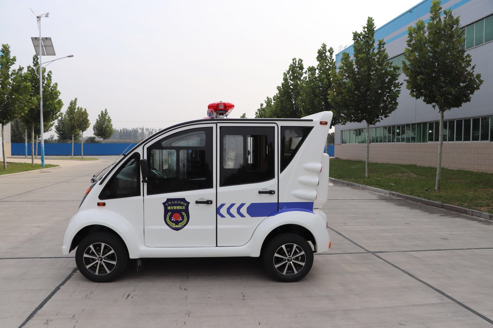 青海玉樹采購10臺電動執(zhí)法車(圖3)