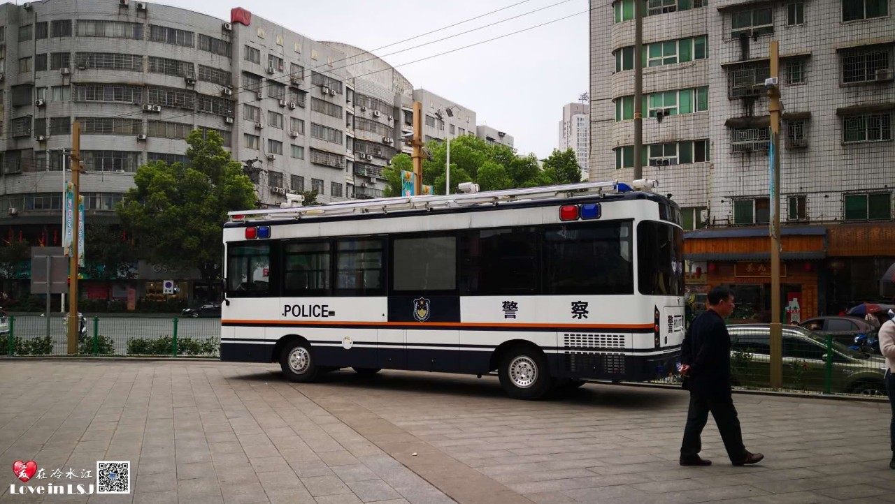 “快警”來了！冷江公安“城市快警”平臺(tái)亮相銻都街頭(圖2)