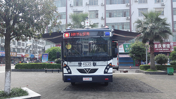 城市快警的航空母艦||漣源移動警務(wù)平臺列裝上崗(圖2)