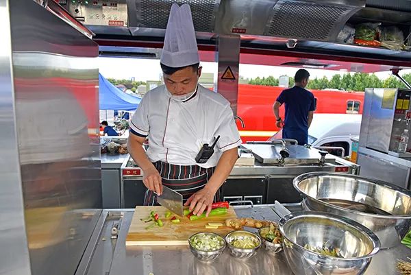 讓美食隨救援走 提升用餐幸福感||森源鴻馬飲食保障車(圖3)