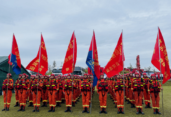 江蘇消防救援隊(duì)伍在全省防汛應(yīng)急搶險(xiǎn)救援演練現(xiàn)場(chǎng)練精兵謀打贏 (圖5)