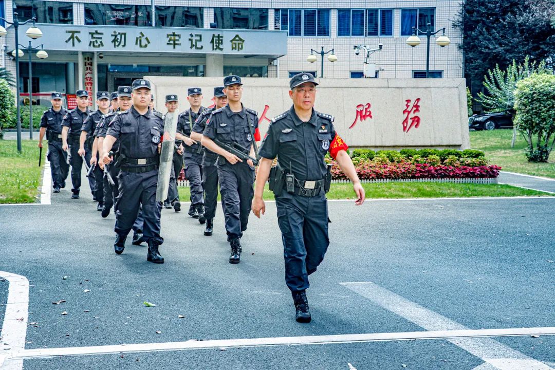 軍警聯(lián)勤武裝巡邏 為建黨100周年保駕護航(圖5)