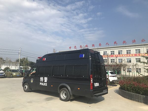 陜西咸陽防暴運兵車上崗(圖3)