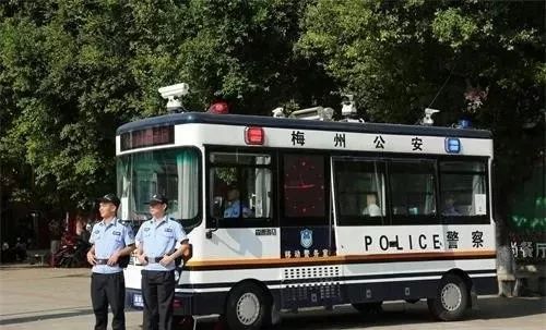 森源鴻馬移動(dòng)警務(wù)車巡防民警真誠為民的暖心小事(圖1)