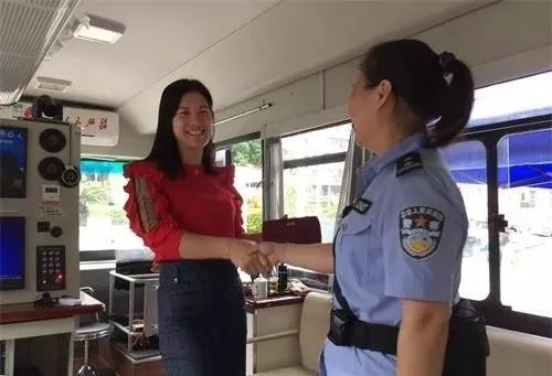 森源鴻馬移動(dòng)警務(wù)車巡防民警真誠為民的暖心小事(圖3)