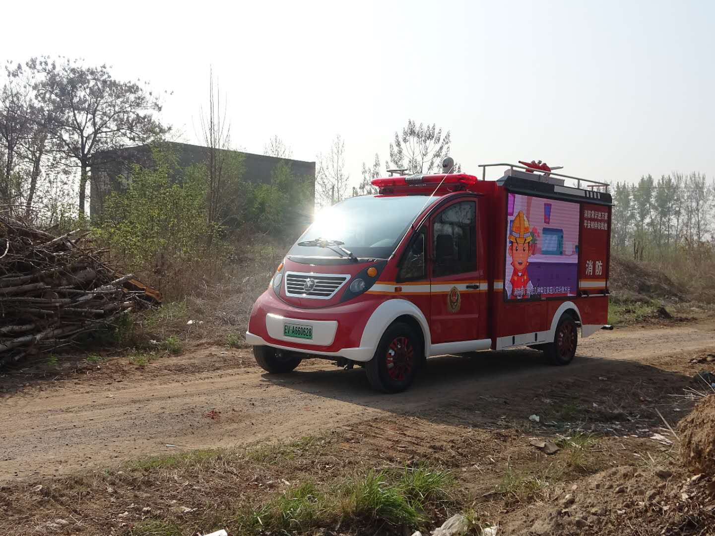 萌萌的鄭州“迷你”消防車，防火宣傳巡查時把大人孩子都吸引住了(圖1)