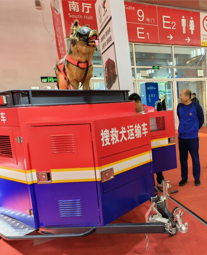 搜救犬的新座駕——搜救犬運(yùn)輸車(chē)+方艙(圖8)