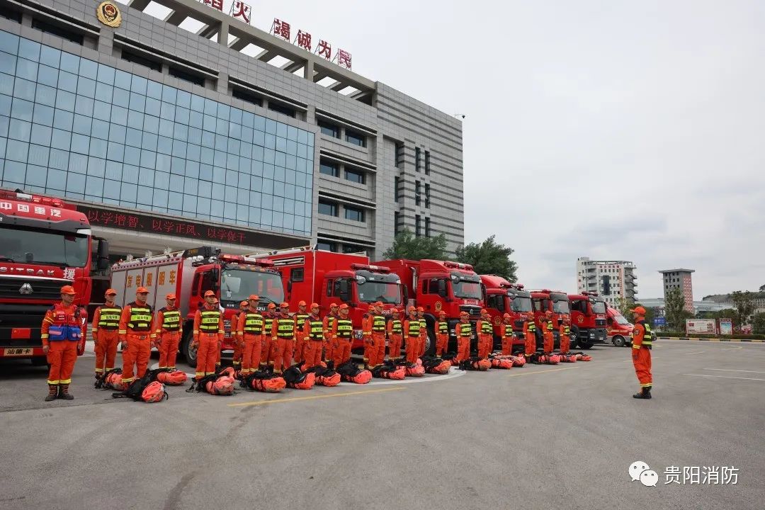 森源鴻馬5G模塊方艙亮相貴州總隊跨區(qū)域地震救援實戰(zhàn)拉動戰(zhàn)勤保障演練(圖1)