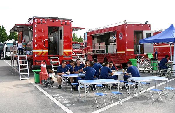 消防指戰(zhàn)員點贊的飲食保障車——讓“吃得好”不再是空談(圖7)